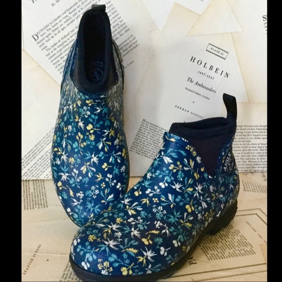 Aigle Blue Floral Lug Sole Rain Ankle Boot 37/6 - Picture 3 of 6